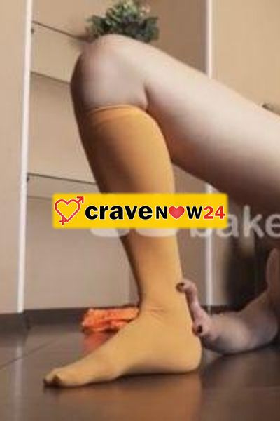 New in zona.....tre buchi da scopare....ti aspeto nuda e ti facio un bel pompino in ghinonchio....bocca senza figa senza pelo da lecare e scopare..