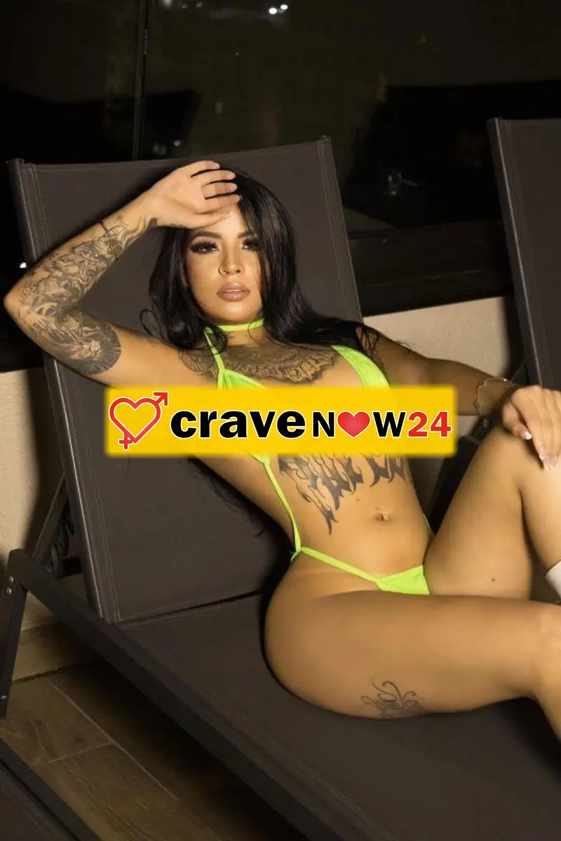 Bionda tutta tatuata