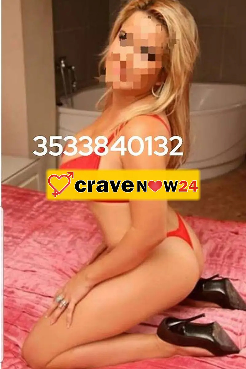 BELLA DONNA MATURA MOLLTO COMPLACIENTE CALDA PRELIMINARI DA URLO