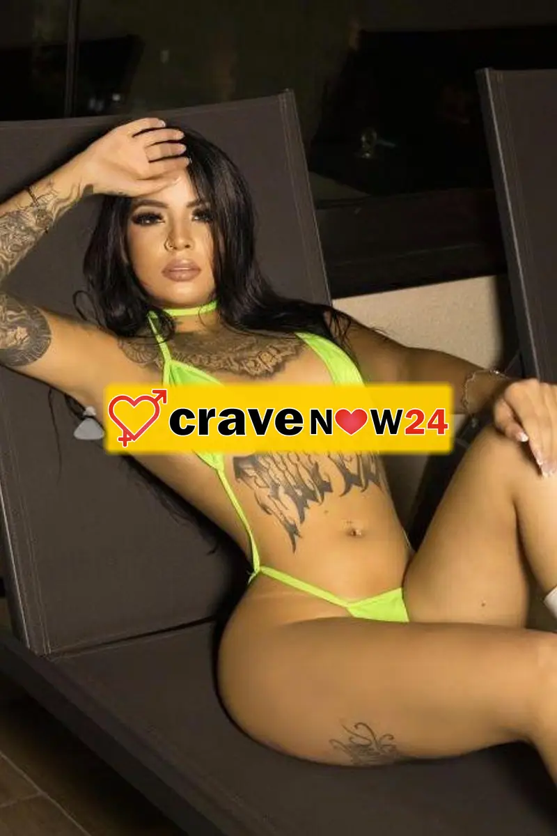 Bionda tutta tatuata