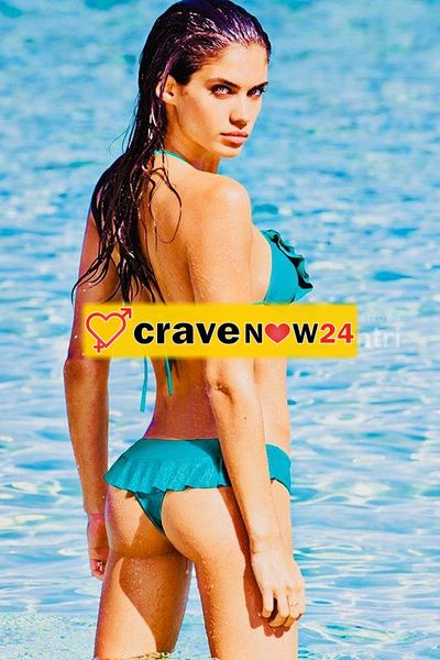 Stupenda e affascinante ragazza di classe..!