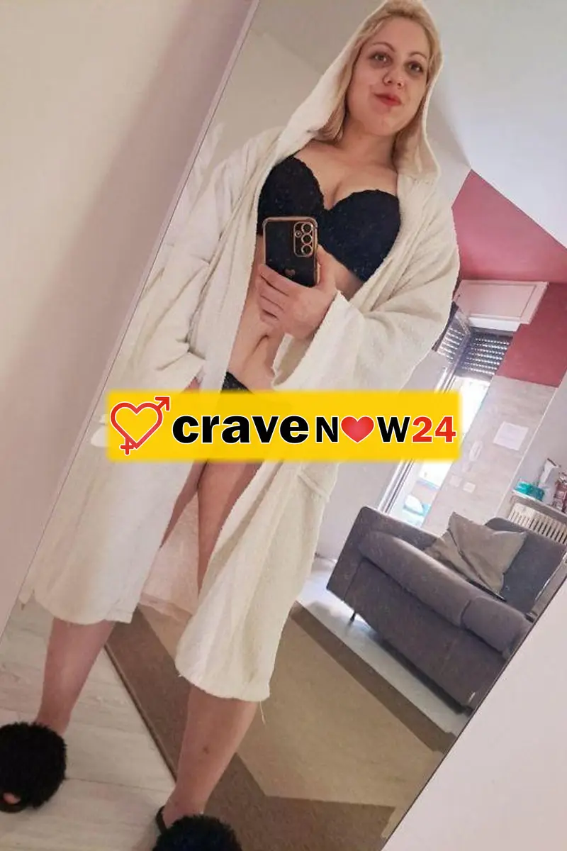 Ciao sono GIULIA ed esaudisco ogni voglia e fantasia !  ingoio tutto!!  sono completa anche di culo, sono anche SCHIAVA !! E mi puoi venire dentro