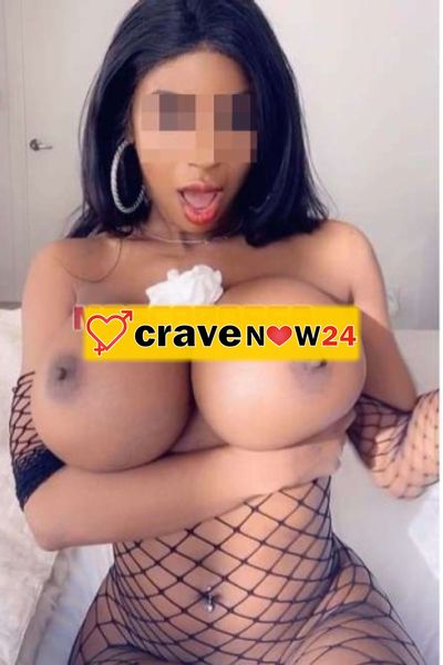 Stupenda criatura tettona