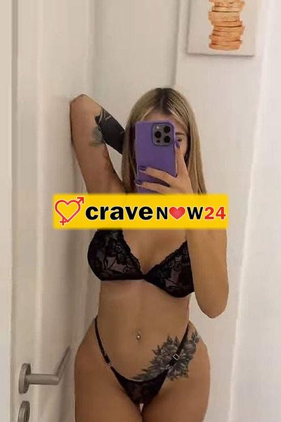 SUPER NOVITÀ NEW NEW BELLA KIARA🥰🥰 CON UNA FIGA BAGNATA, MOLTO CALDA