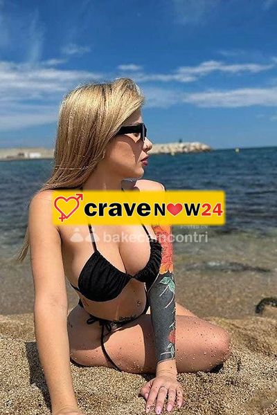 SUPER NOVITÀ NEW NEW BELLA KIARA🥰🥰 CON UNA FIGA BAGNATA, MOLTO CALDA