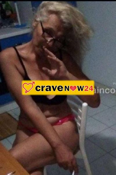 MILF ITALIANA RICEVE AMICI