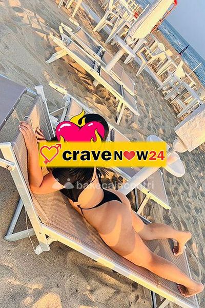Ragazza molto calda addatta a soddisfare la tua essigenza tesoro