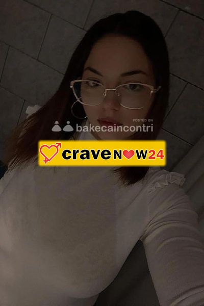 UNICA DEA E MISTRESS 18 enne RUMENA !! No perdi tempo sono reale e solo schiavi e leccatori di piedi ed ogni fantasia!! STRAPON SPUTI PIEDI