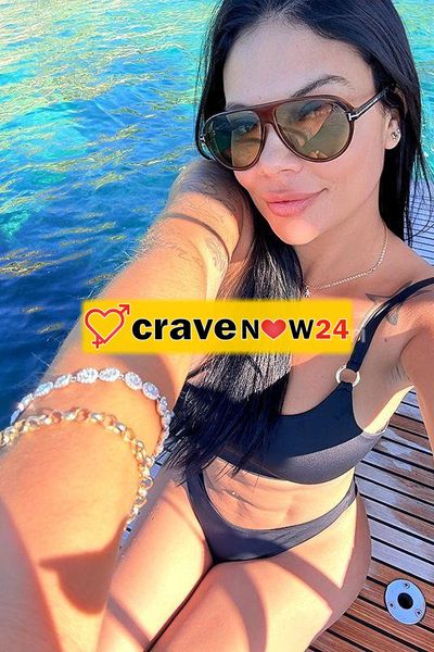 RAGAZZA ITALIANA IN VACANZA A SAN BENEDETTO