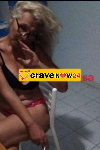 MILF ITALIANA RICEVE AMICI