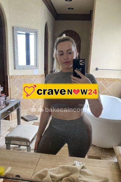 Sono disponibile per incontri erotici.