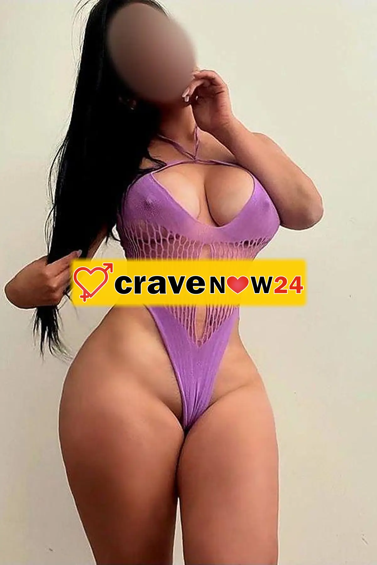 Appena arrivato, per pochi giorni mi metti a quattro zampe e mi lecca il culo