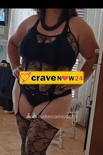 ELENA CURVY LA TROIA italiana di passaggio