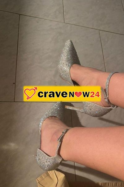 REALE È UNICA 18 enne ! Sono io in foto ! Mi faccio scopare bocca e lato A amo baciare ..oppure strapon MISTRESS adorazione . CHIAMAMI UN BACIO