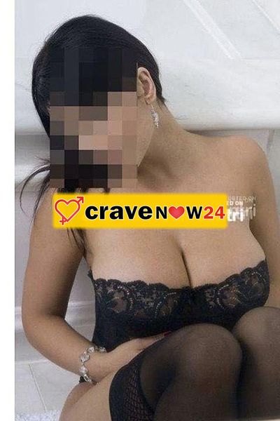 Veronica È Appena Arrivata In Zona Industriale , Una Ragazza Strepitosa E Super Sexy! Preparatevi A Momenti Hot Con Foto Vere !