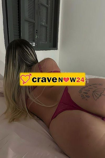 Deliziosa bionda dalla figa calda 🍑😈