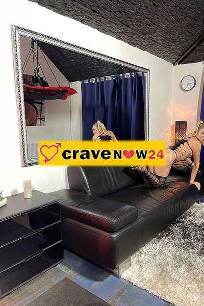 Bionda elegante per attimi speciali