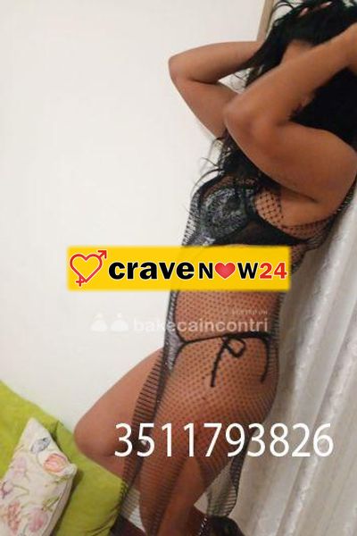 APPENA ARRIVATA SUDENTESSA A CROCE BIANCA BELLISSIMA ANNIA
