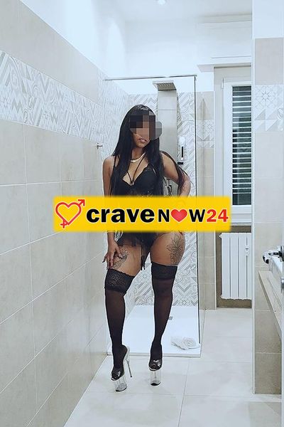 IN ARRIVO DA DOMANI NAOMI CAMBELL IN TOUR ESCLUSIVITA DA NON PERDERE SUPER CALDA