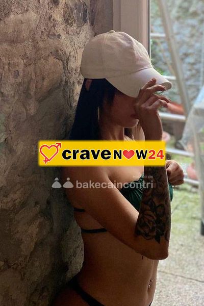 19 enne ITALIANA ! Lato A o PRELIMINARI O SCHIAVI MISTRESS STRAPON E UMIGLIAZIONI, SOLO ITALIANI e chi ama Mistress oppure scopare e piedi