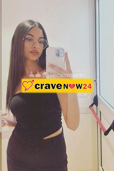 Giovane ragazza italiana vogliosa disponibile per videochiamate hot sexchat live e tanto altro…📲❤️💋🔥