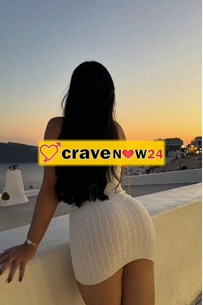 BELLA RAGAZZA GIOVANE APENNA ARRIVATA A ITALIA DOLCE E PORCA