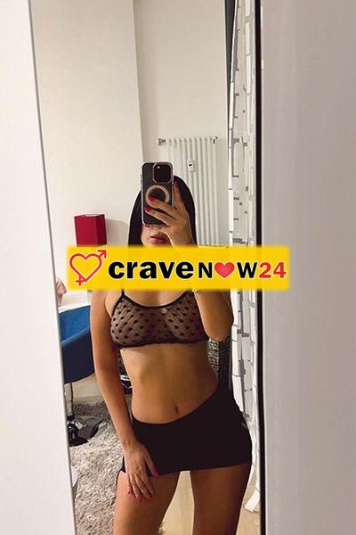 RAGAZZA CALDA MAGRA PICOLA SEDUCENTE E VOGLIOSA