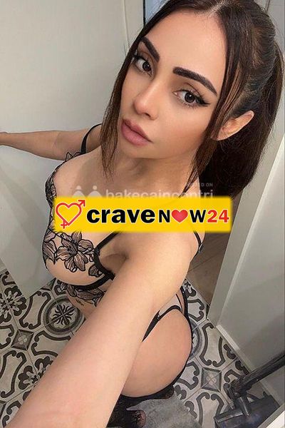 Anitta, una bellissima ragazza latina brasiliana, minuta, 155 cm, 43 kg, foto reali, sesso orale bagnato senza protezione. Specialista nell'arte del p