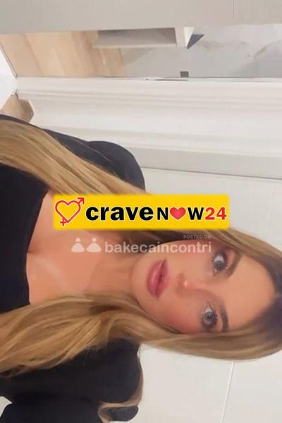 una bellissima ragazza latina.