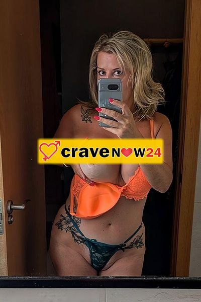 Milf tettona in videochiamata