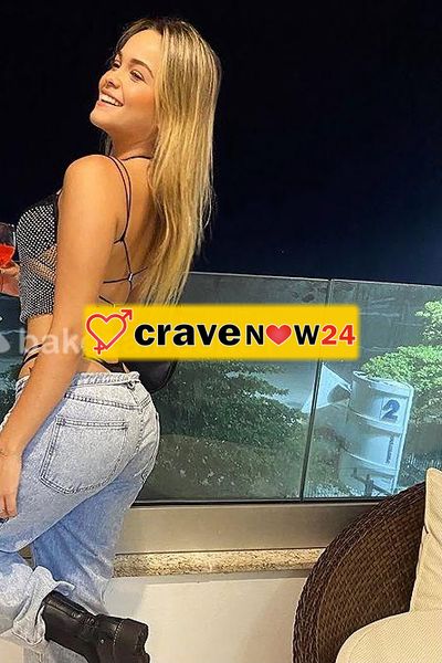 UNA BIONDA DIFFICILE DA RESISTERE💦👅