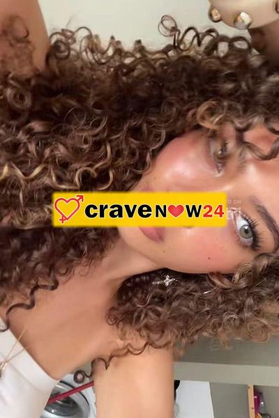 PRIMO GIORNO UNA STUDENTESSA GIOVANE CON UN BEL VISO E UN BEL CORPO
