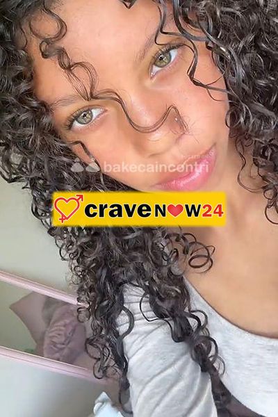 PRIMO GIORNO UNA STUDENTESSA GIOVANE CON UN BEL VISO E UN BEL CORPO