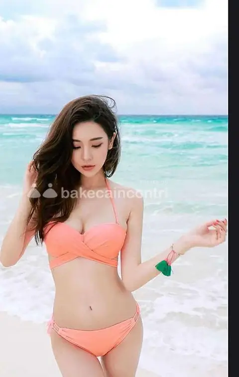 due ragazze orientali fresche e affadcinati