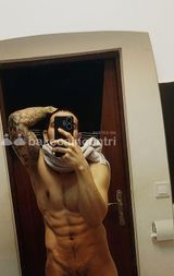 Ragazzo palestrato Disponibile per copie e donne Bravo massaggiatore Tantra per donna appassionata del genere e curiosa di provare e vivere una nuova