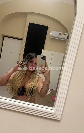 Deliziosa bionda dalla figa calda 🍑😈