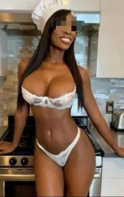 SUSY 💋NOVITÀ!!APPENA ARRIVATA  💥BELLA ,MORA TUTTA DA GUSTARE,🫦👅💦 VULCANICA E SENSUALE  PRONTA A FARTE IMPAZZIRE...24/24💥💋