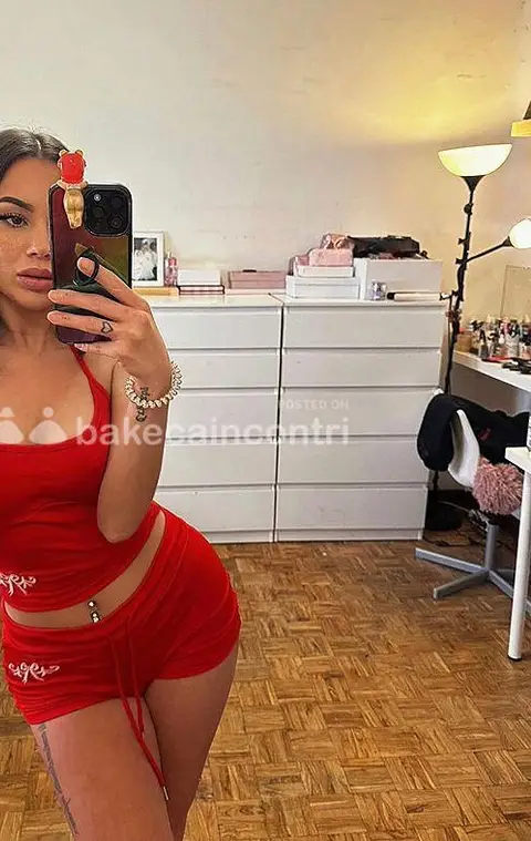 MIA !!😘😘💋STUDENTESSA SPAGNOLA ,TUTTA DA GUSTARE BOCCA E FIGA CALDA