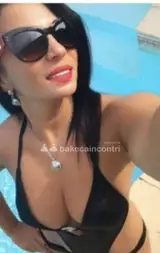 VERA TROIA ♥️culetto rotondo BELLISSIMA-REALE-SENZA-TRUCCHI-ED-INGANNI-PRIMA-VOLTA-IN CITTA-MAIALONA---🥰