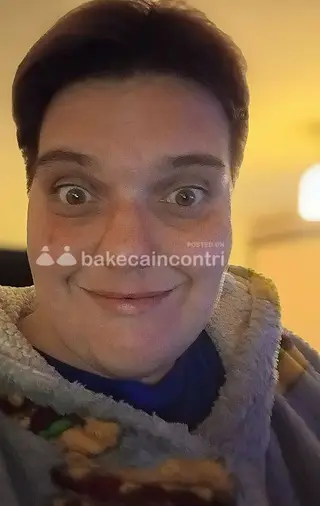 Donna curvy dal piccolo.davanzale acqua e sapone