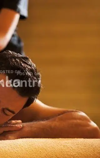 A BALANZANO9 BELLA TETTONA  MAGRA E DI VEL ASPETTO BUONISSIMO PRELIMINARE AL NATURALE FISTING RAI DUE