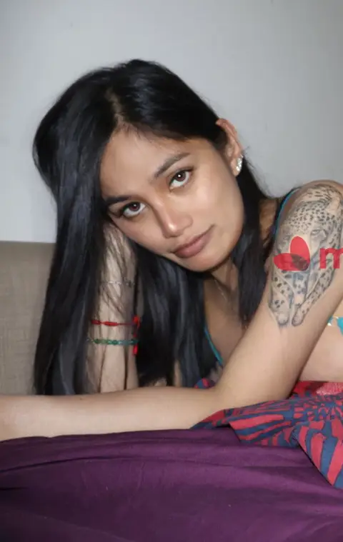 Akita thailandese ladyboy