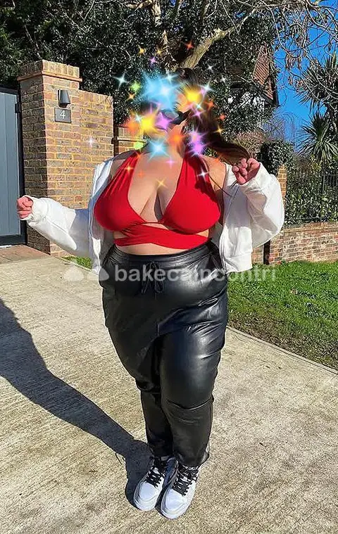 AREO APPENA ARRIVATA SIMONA CASALINGA MOLTO PORCA PER ESAUDIRE TUTTI TUOI DESIDERI PIU NASCOSTI.