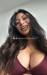 Sono disponibile per incontri erotici.