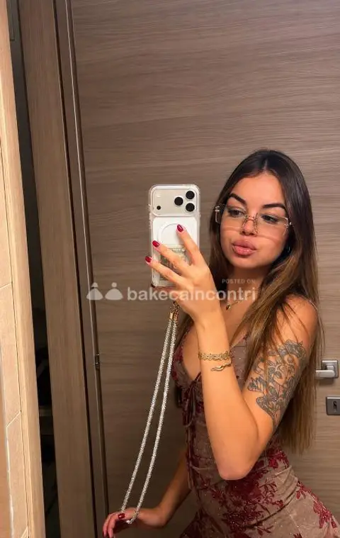 BIA Bellissima brasiliana, con un bel corpo e un viso delizioso.