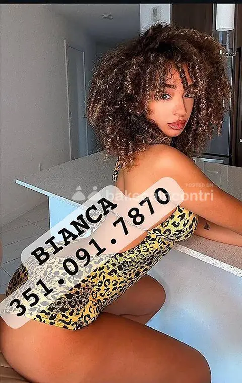 Bianca ricciolina biondina appena arrivata in zona Malaspina, offro discrezione, ambiente pulito climatizado ingreso dipendente, SE MI SCRIVI SU WHATS