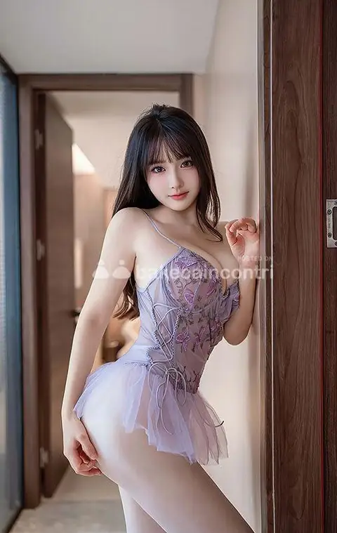 RAGAZZA ORIENTALE PICCOLINA 21 enne TROIETTA ADORO SUCCHIARE 🍭CON LA MIA CALDA BOCCA ED ESSERE 🍭LECCATA 👅FINO A BAGNARMI