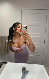 bella ragazza accattivante