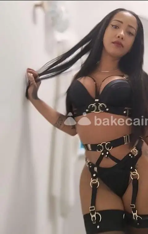 Una ragazzina brasiliana è molto birichina.