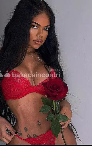 Eleganza, ❄️ ho freddo ❄️ scaldami discrezione e attenzione ai dettagli.
Sono una donna raffinata, solare e amante delle belle conversazioni e dei mo